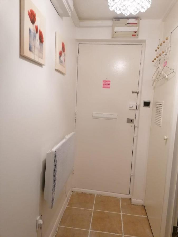 Stunning 1 bedroom apartment in Dagenham Exterior foto